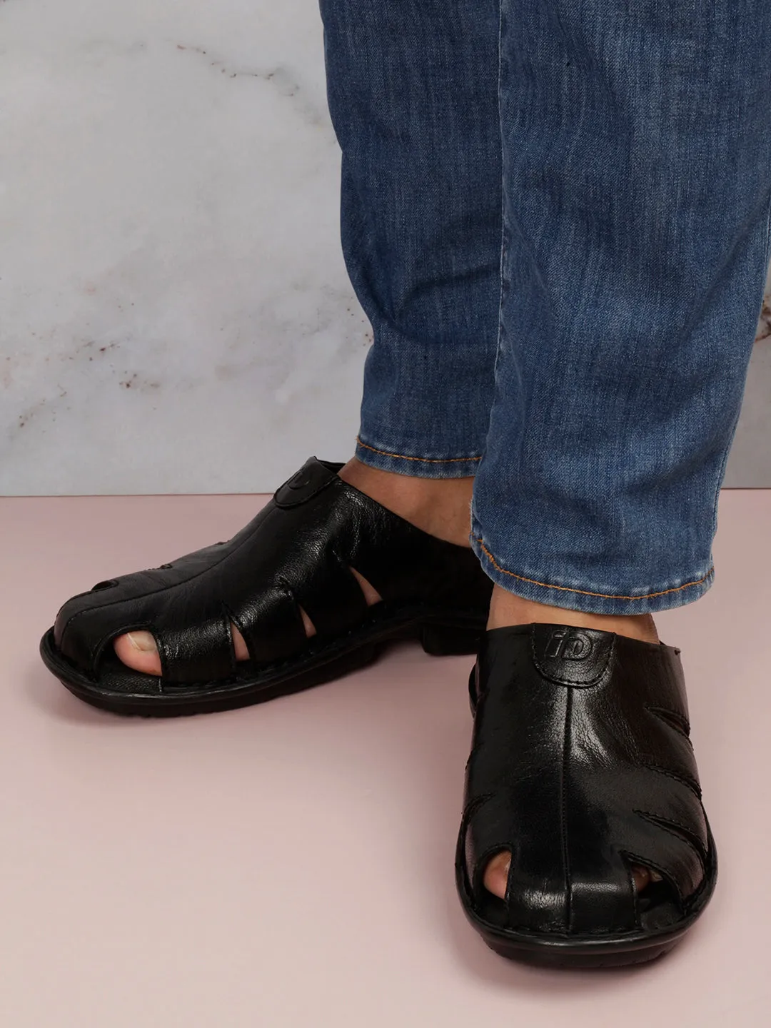 Men Black Sandal / Slipper (ID4208)